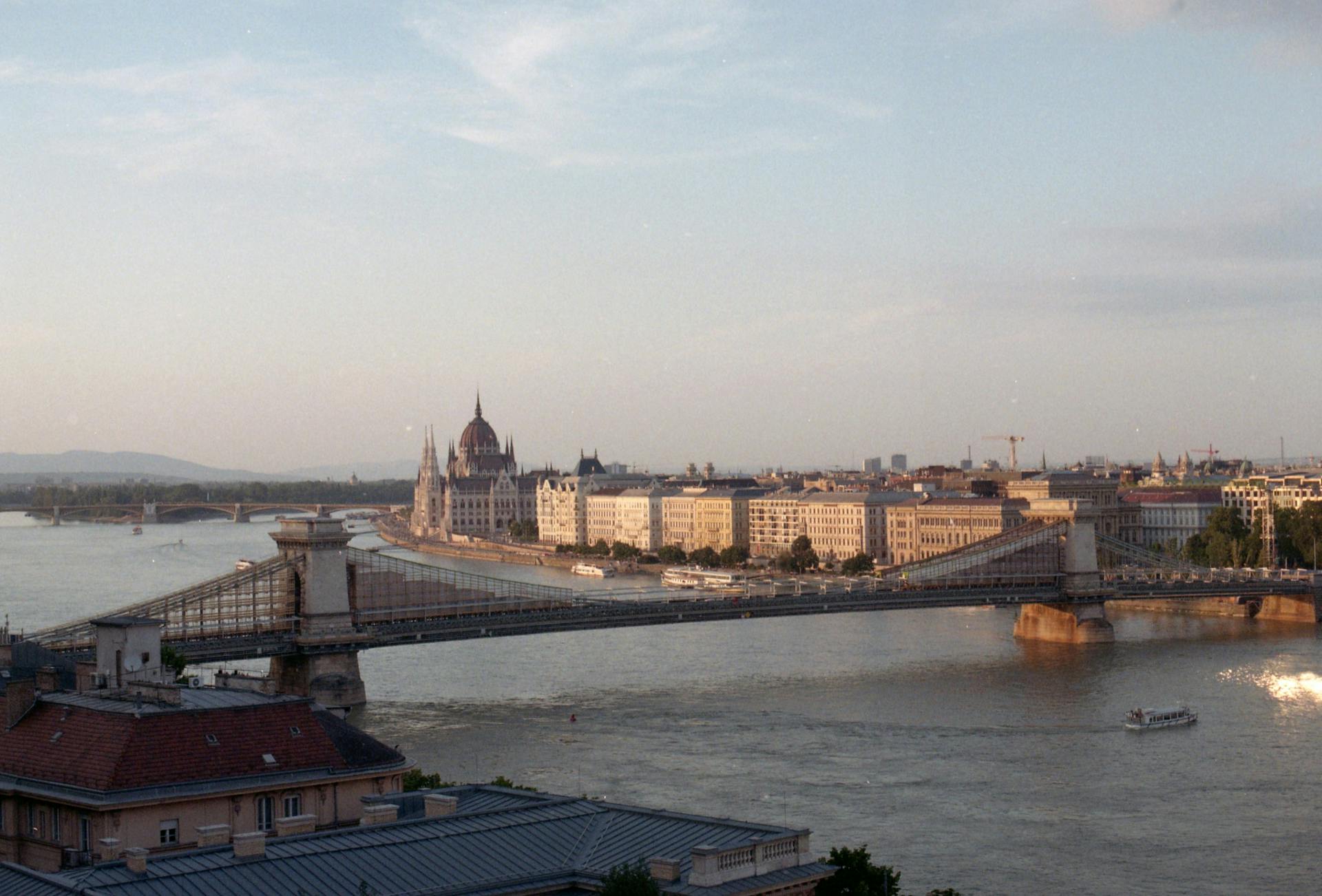 Budapest Parlament és a Duna - Hungary Sotheby's International Realty