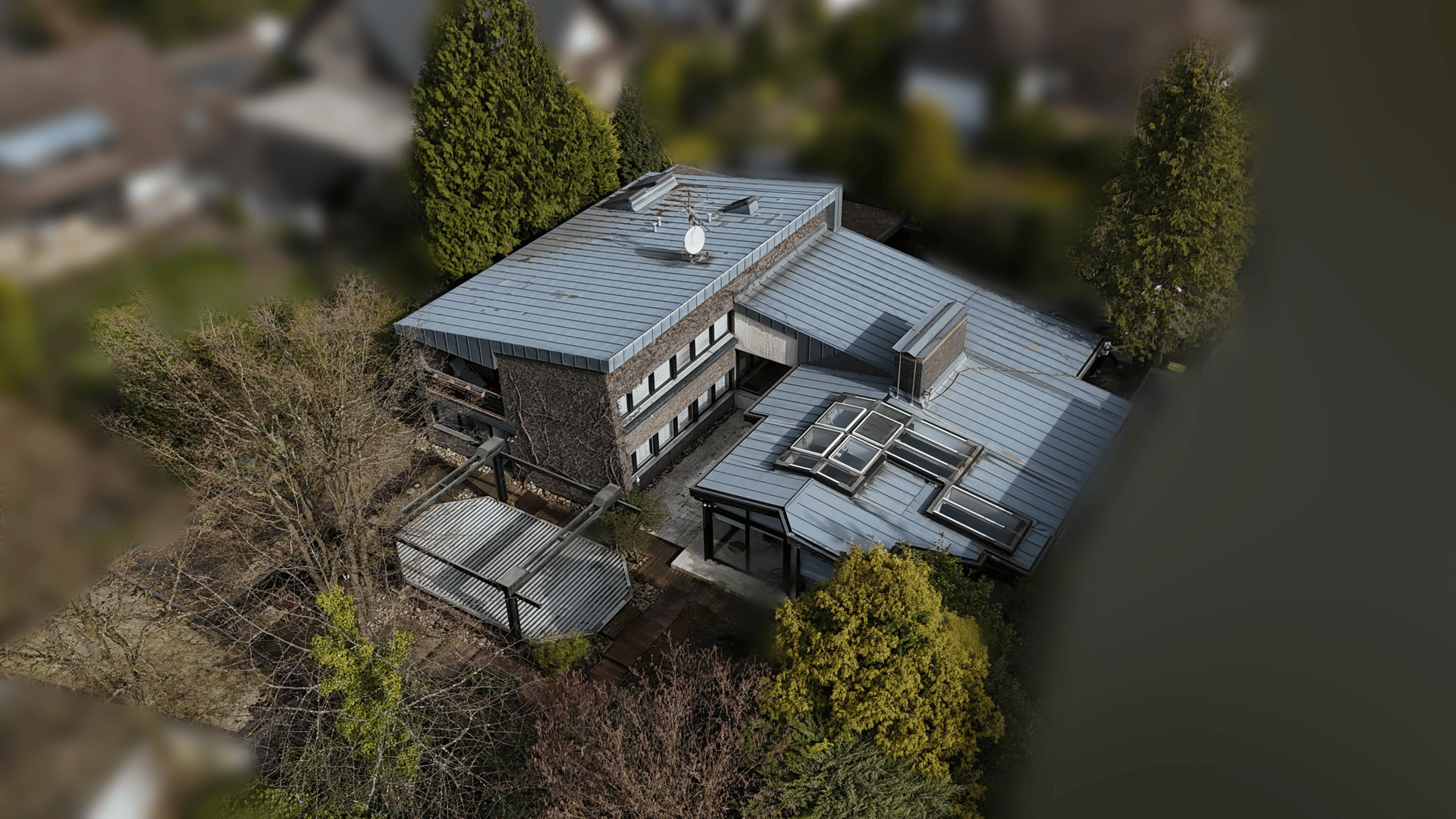 Nagyvonalú ingatlan kiváló szerkezeti adottságokkal, 1000 m²-es telken Köln környékén