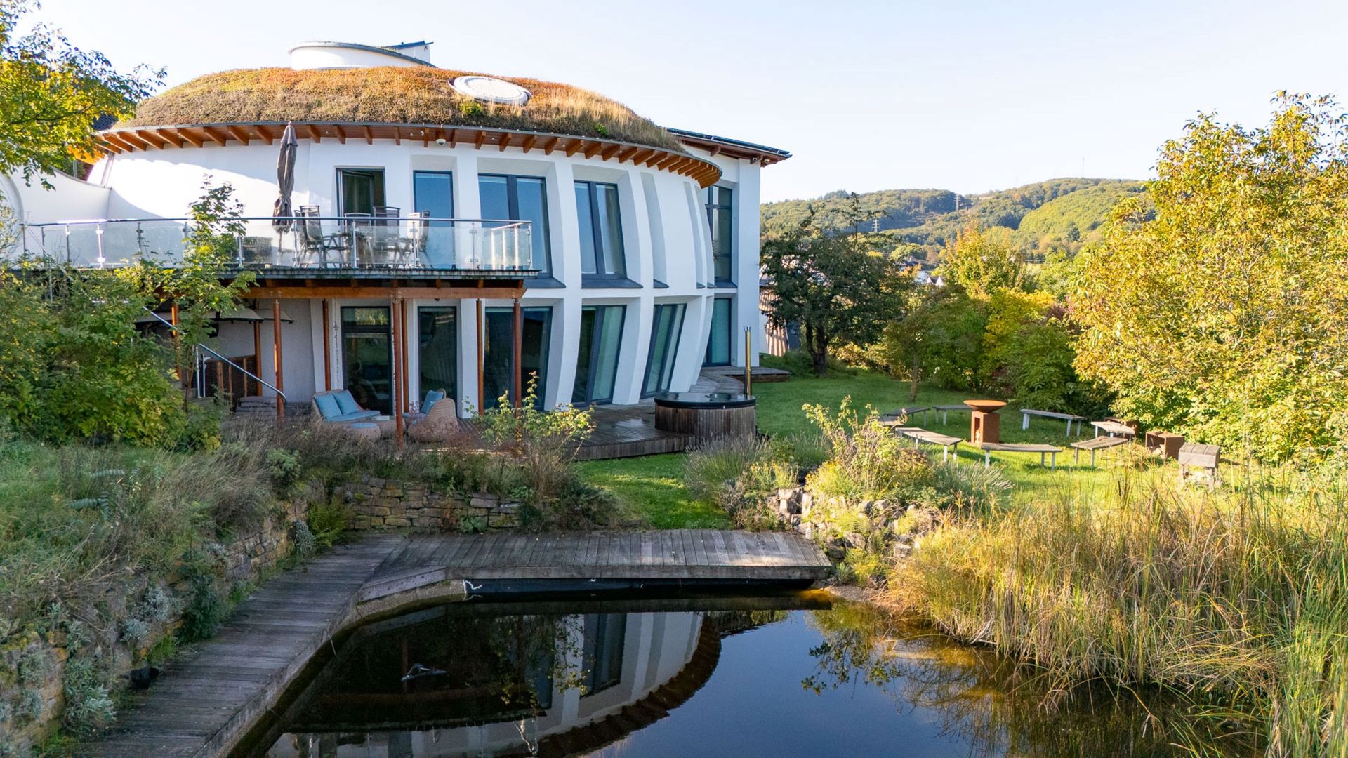 Architectural Haven of 536 m² – A Private Spa Retreat with Natural Swimming Pool