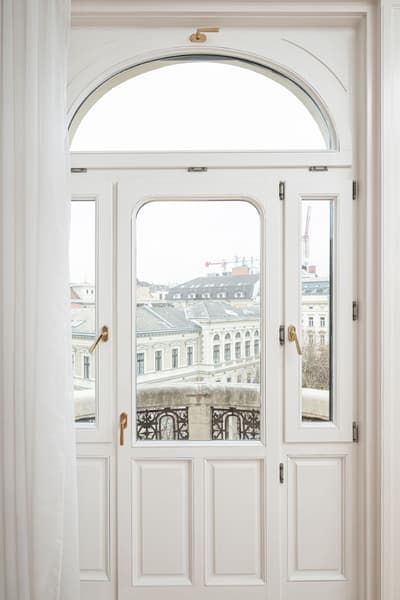 Classical elegance near the Parliement