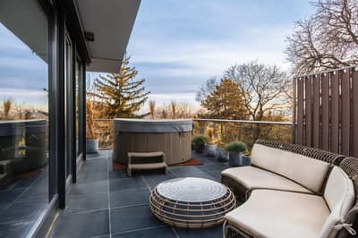 Exquisite Fully Furnished Penthouse in the Heart of Rózsadomb