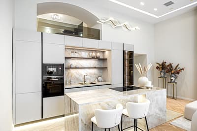 Beautifully Renovated Apartment Steps Away from St. Stephen’s Basilica