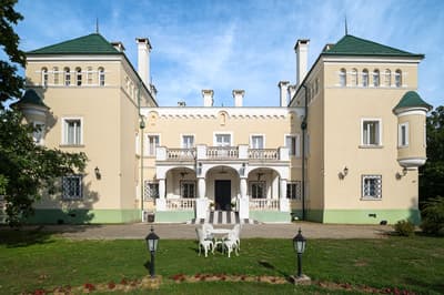 Historic Castle in Fabulous Surroundings